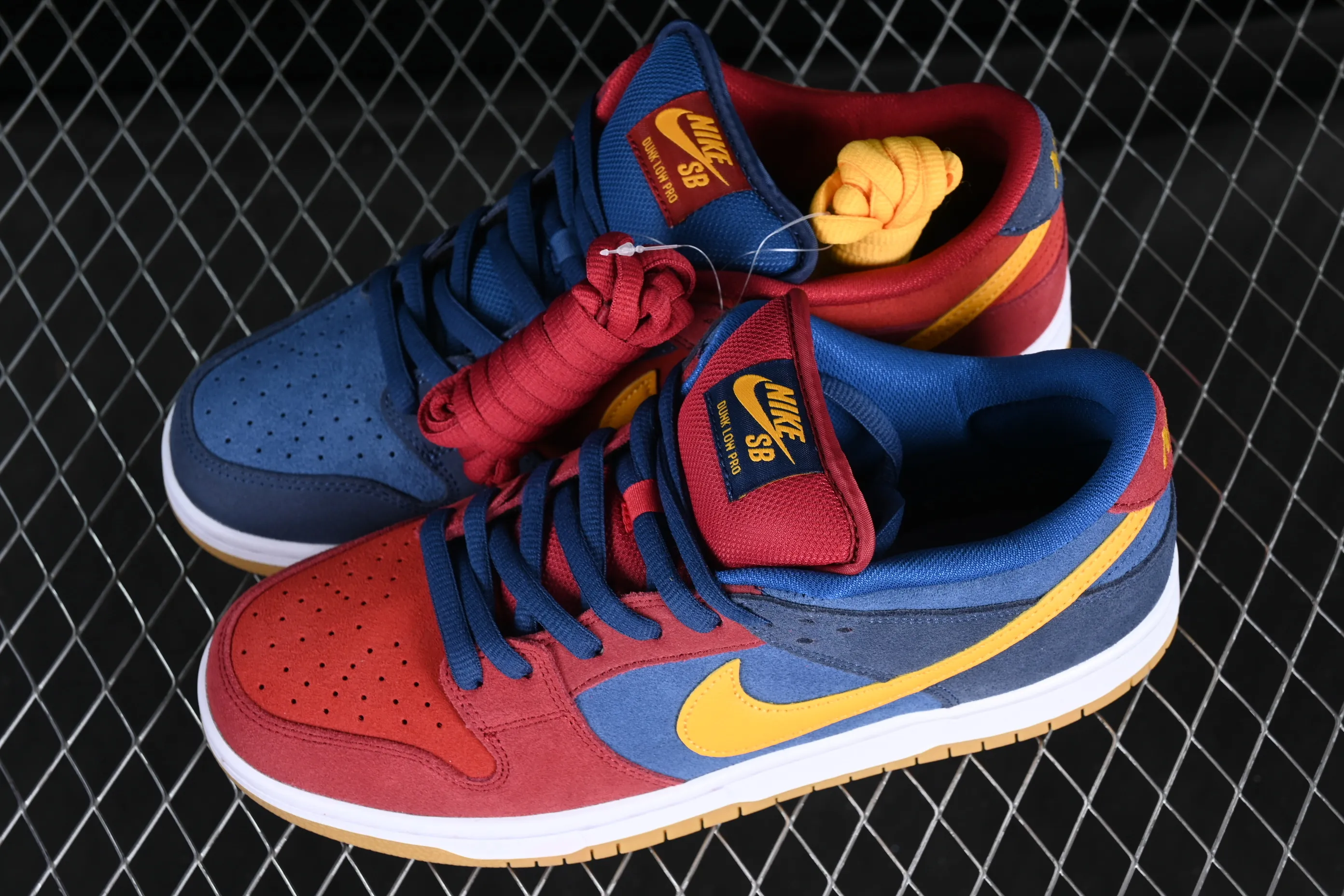 All categories Nk SB Dunk series Nk SB Dunk Low low-top skate shoes J version Nk SB Dunk Low "Barcelona" Barcelona dress color Dunk series retro low-top skate shoes DJ0606-400